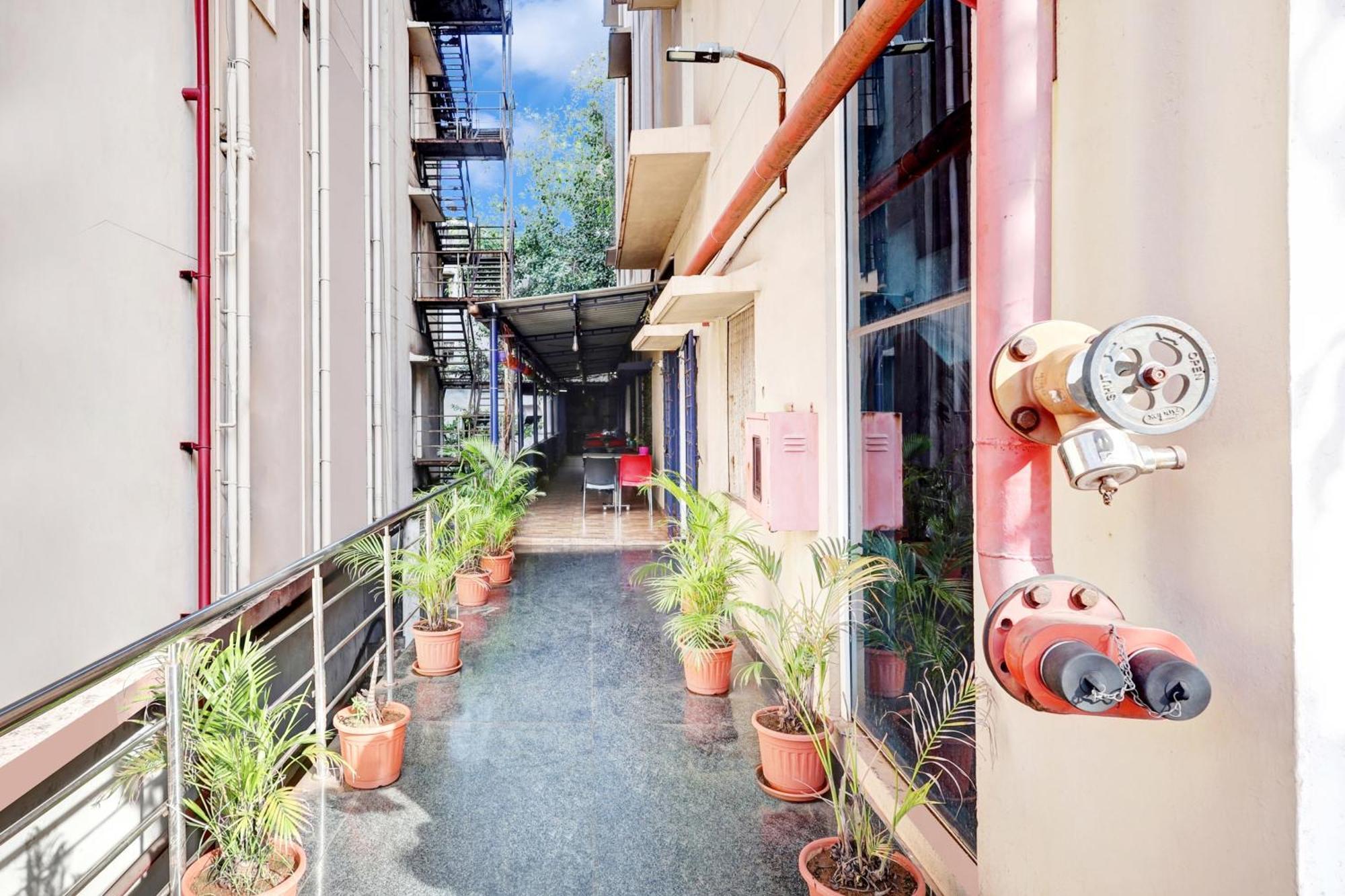 Super Collection O Dabagardens Near Beach Road Visakhapatnam Ngoại thất bức ảnh